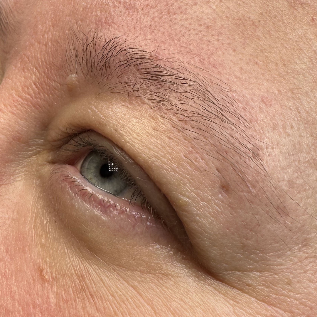 avant maquillage permanent des sourcils